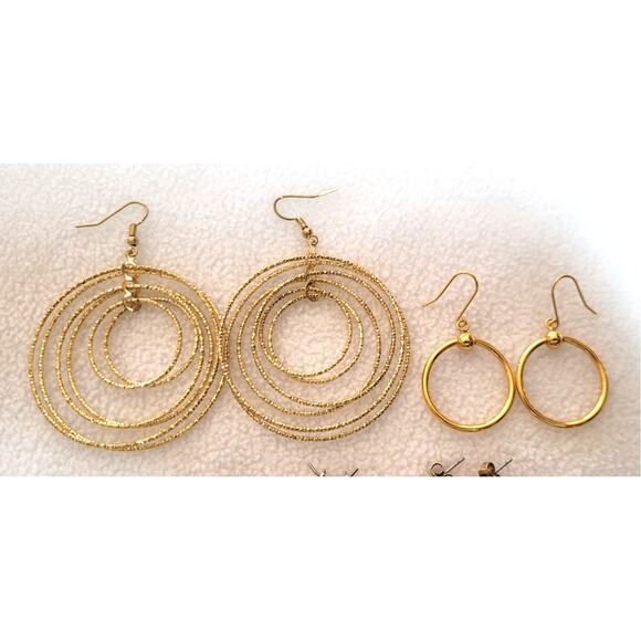 7 Pairs Lot Goldtone Silvertone Hoops Pierced Earrings Varied Sizes Dangle Y2K - Picture 2 of 5